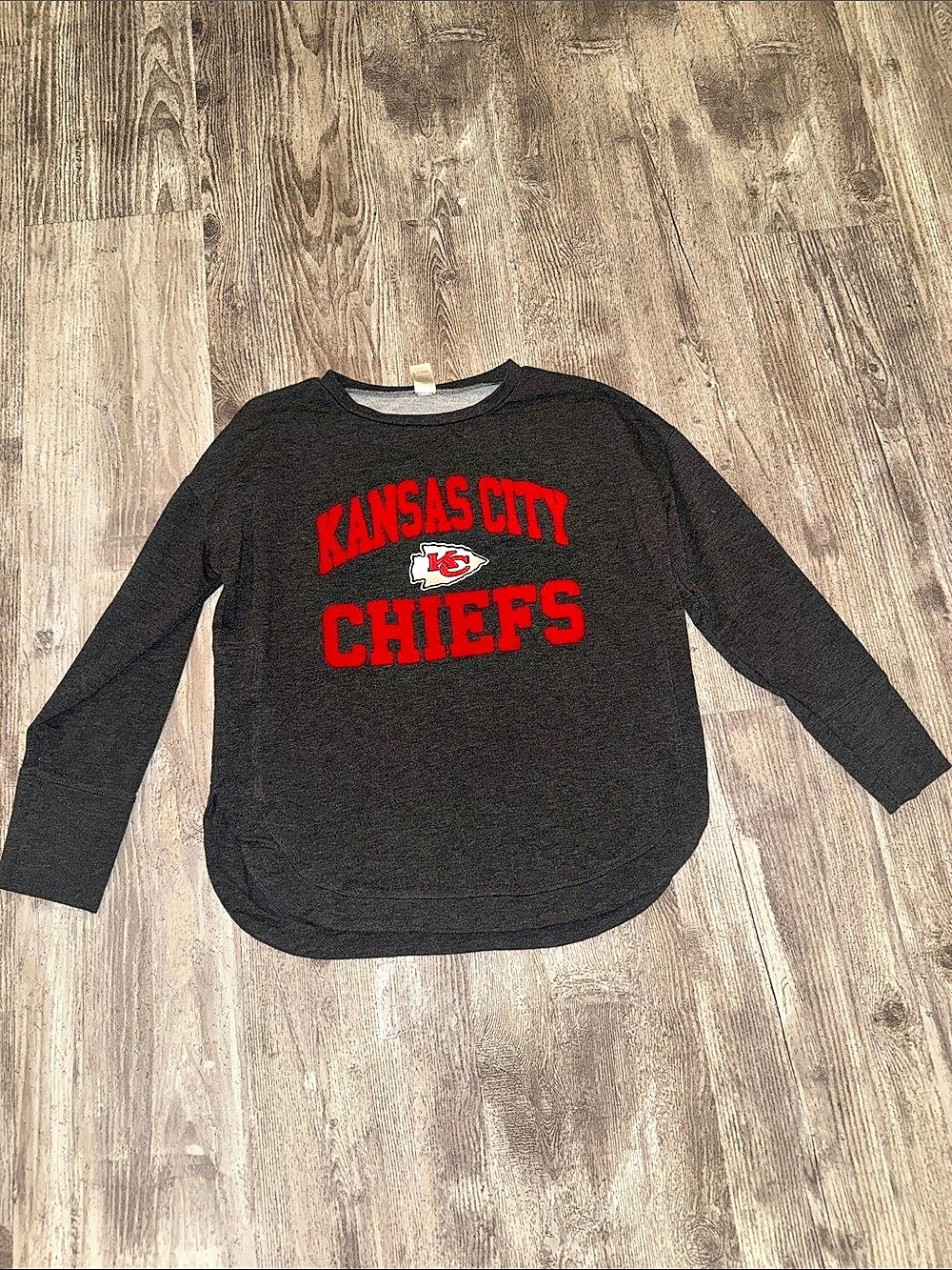 Team Apparel Kansas City Chiefs Boys Large Black & Red Chiefs Sweatshirt